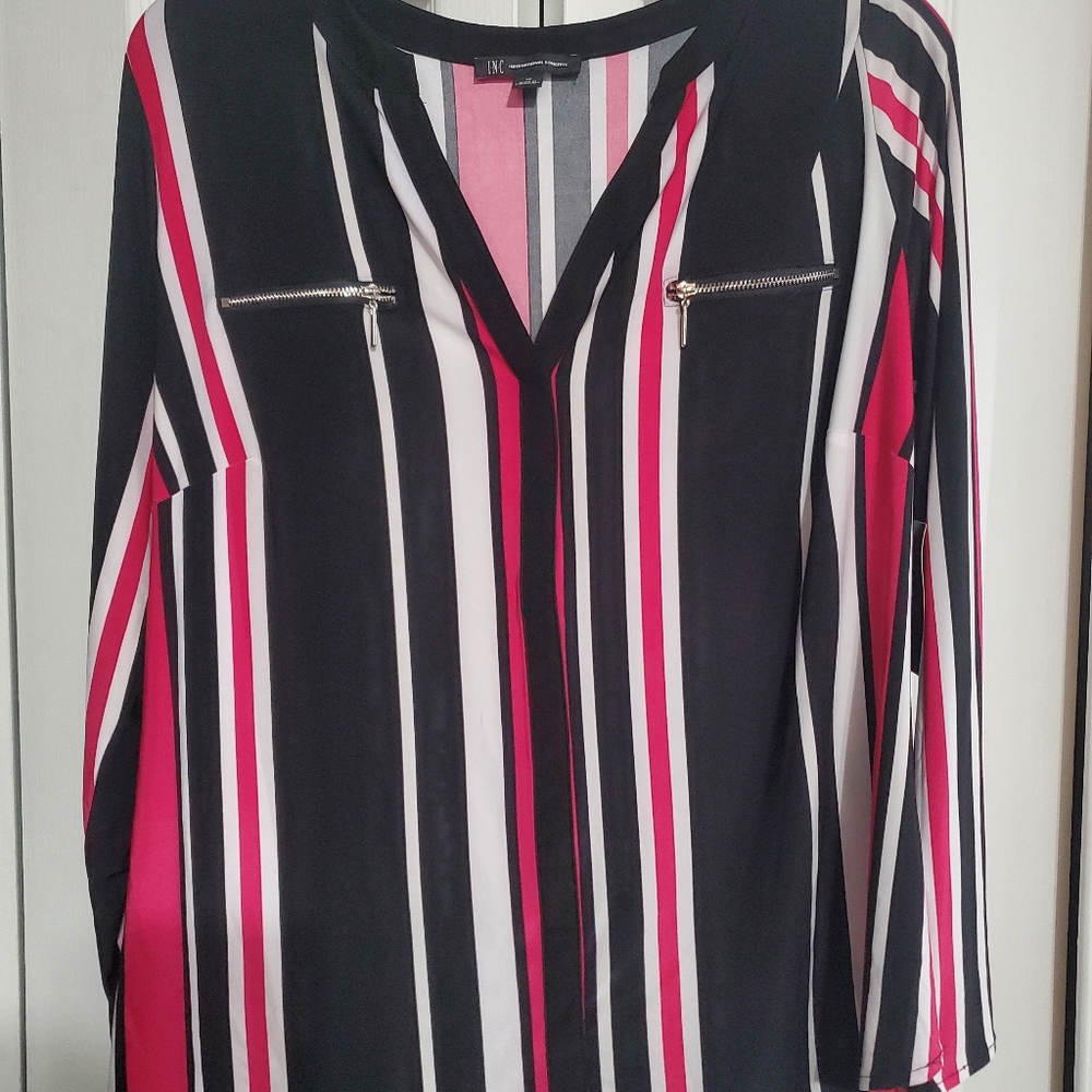 Inc zippered top